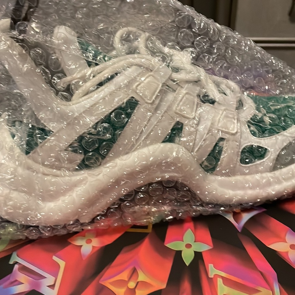 Louis Vuitton Archlight Trainers (green and white) 39 - Picture 2 of 3